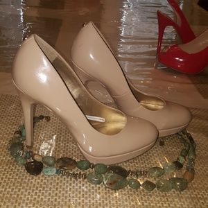 CLOSE OUT SALE🍒GUESS NUDE PUMPS🍒